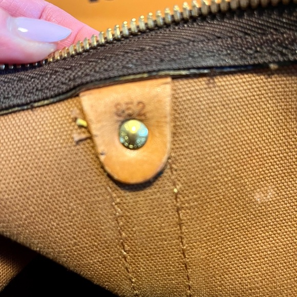 Authentic Louis Vuitton Keepall 50. New zipper, handles, chapes and body bands. - Picture 16 of 16